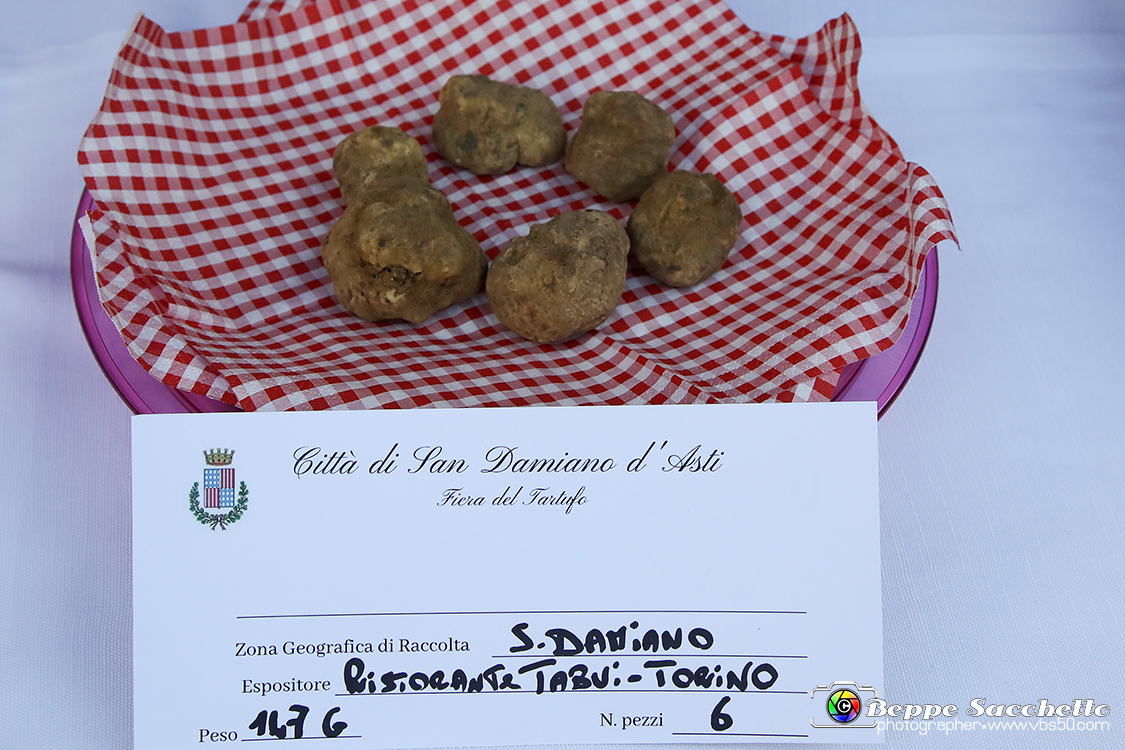 VBS_5563 - 10.ma Fiera Nazionale del Tartufo e Fiera dei Santi.jpg